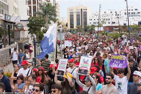 Britons rank the 15 best and worst Canary Island resorts, with a beach ...