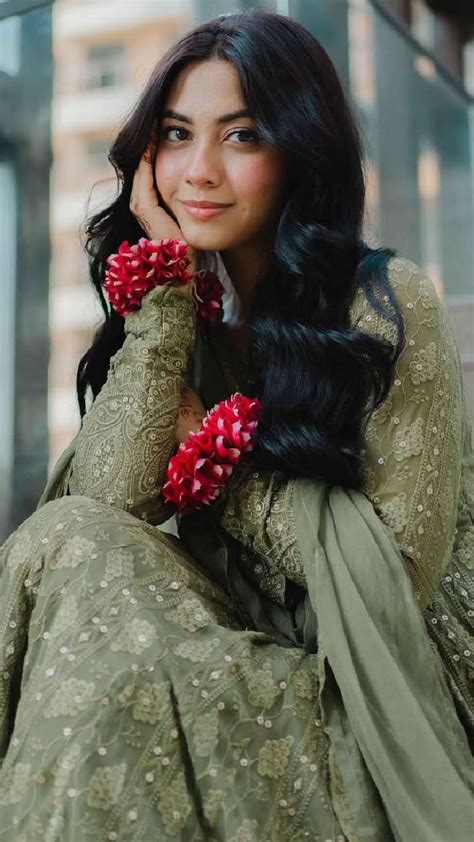 Reem Shaikh's Sassy Ethnic Looks For 2025 Weddings!