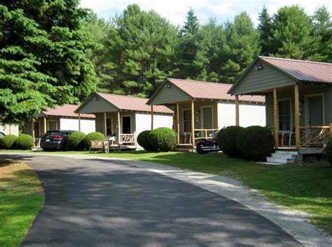 PINE TREE MOTEL & CABINS (Chestertown) - Motel Reviews, Photos, Rate ...