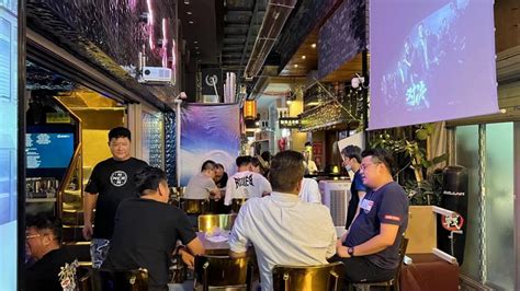 新加坡潮州八邑会馆在汕头酒家设慰劳会 大家高唱＂潮州人，家已人＂ - YouTube