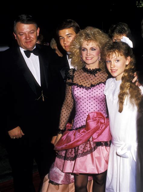 Inside the Life of Country Singer Barbara Mandrell, Who Had Brain ...