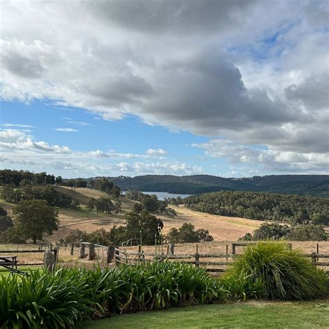 HARVEY HILLS FARM STAY CHALETS - 2025 Cottage Reviews & Photos ...
