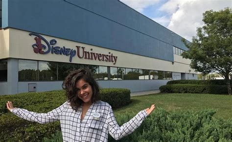 Como é trabalhar na DISNEY. Vagas e Carreira na Disney