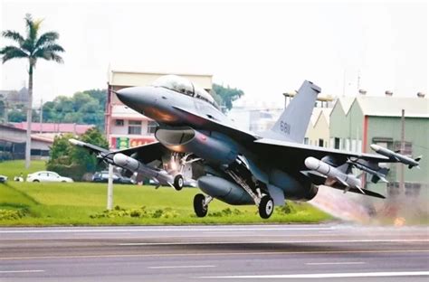 台军宣称F16战机性能提升后能形成陆空“击杀链”应对解放军，岛内网民一番嘲讽