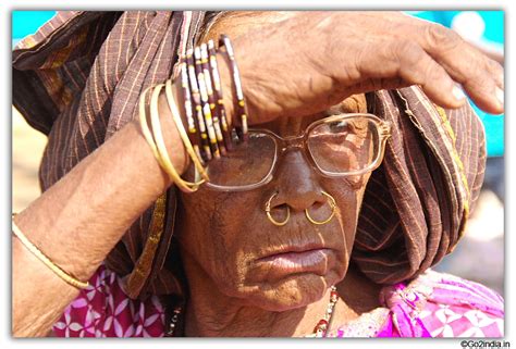 go2india.in : Old lady in market
