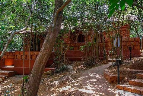 WHISTLING WOODS AMBOLI (Sawantwadi, Maharashtra) - Guesthouse Reviews ...