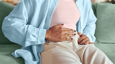 Why Do Carbonated Drinks Hurt My Stomach? Causes & Tips