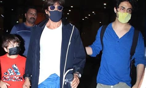 Shah Rukh Khan Gets Ambushed By Fan, Aryan Khan Calms Him Down; Twitter ...