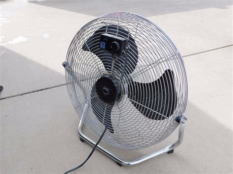 Hampton Bay Metal Floor Fan (24" Tall) - Bodnarus Auctioneering