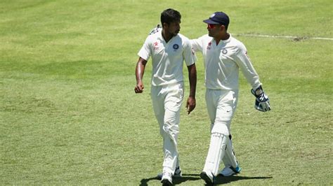 State mates: MS Dhoni and Aaron are both from Jharkhand, but their domestic careers didn't quite ove