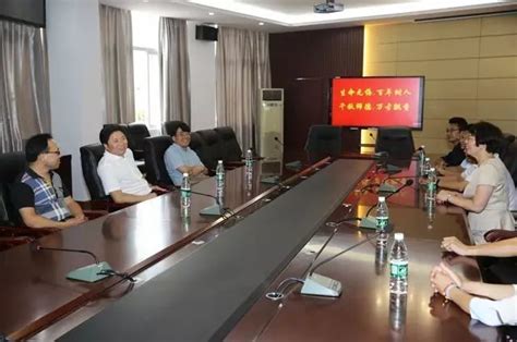 九江市教育局党委委员、调研员、副局长樊仁到九江外国语 学校走访慰问