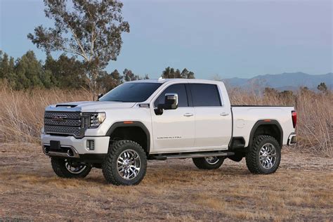 2021 GMC 2500HD equipped with a Fabtech 6" Lift Kit | Gmc denali, Gmc ...