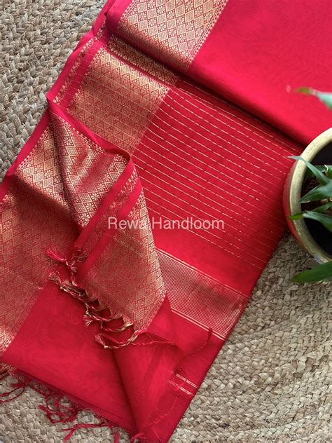 Maheshwari Red Zari Diamond Border Saree DB04 – Rewa Handloom