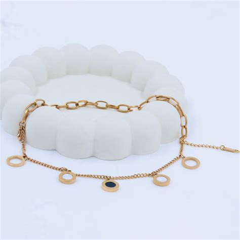 Anti Tarnish Gold Toned Black and White Fancy Pendant – Glimmerkart