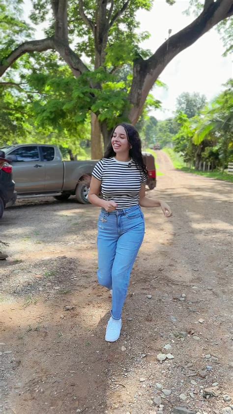 Ese viejito con placa no perdona nada | Yaminel🧸🇭🇳 (@yaminelmesi)