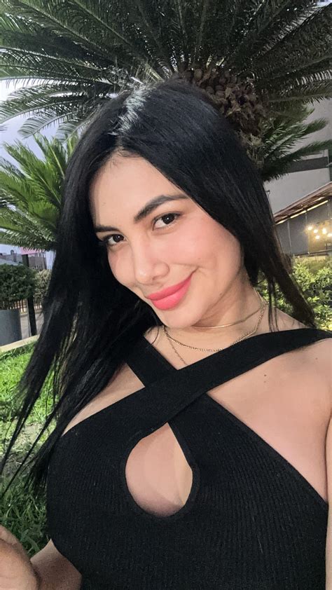 Con el cabello negro se ve espectacular : r/AMAMOS_KAREN_PANIAGUA