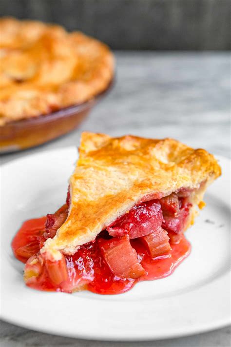 The Best Strawberry Rhubarb Pie Recipe