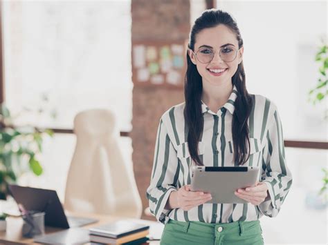 Insurance Agent 的图像结果