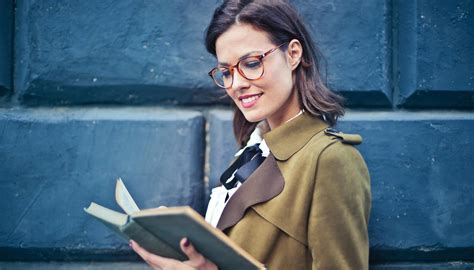 39 Monologues for Women: Comedic, Dramatic & More