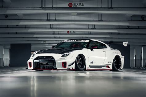 Liberty Walk LB-Silhouette WORKS GT 35GT-RR Widebody Kit for R35 Nissan GT-R - GT-RR