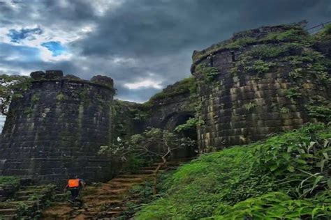 One Day Pune to Sinhagad Fort Trip - Book Now @ Rs.4799 (21% off)