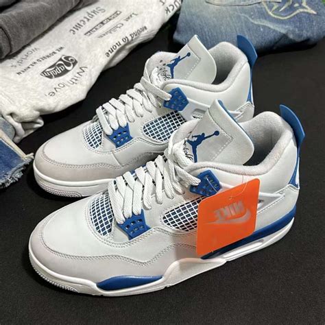 Air Jordan 4 "Military Blue": Ritorna un Cult delle Sneakers - Italianhype