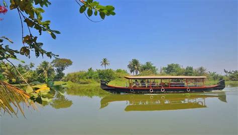 Ashtamudi Lake Should Be On Your Itinerary If You're A Nature Lover