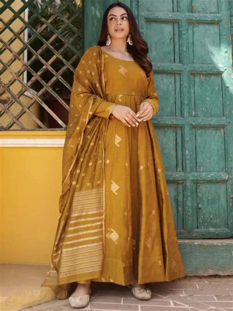 Rangrathay: Exclusive Ethnic Wear for Women - Sarees, Lehengas | Rangrathay