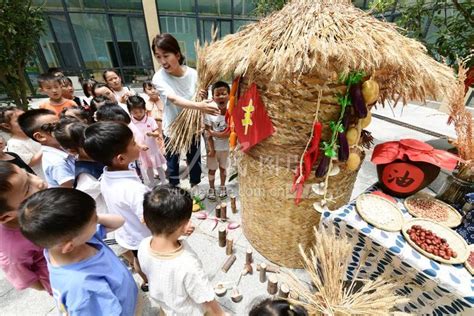 安徽阜阳：节约粮食从小做起-人民图片网