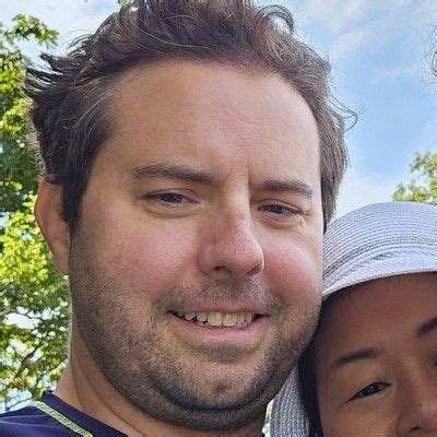 4.0 Boeing uses digital twins. Airbus employs AR for efficiency ...