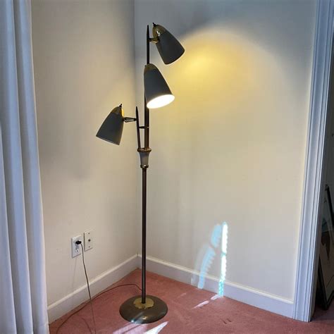 M1266 Mid Century Modern 3 Bulb Floor Lamp | EstateSales.org
