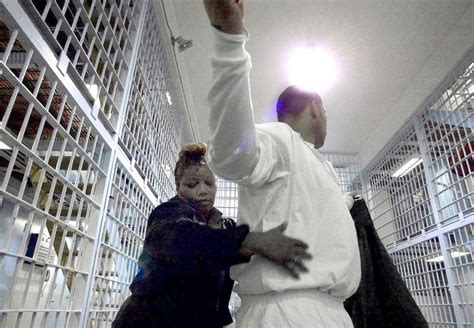 Texas prison officials to begin 1,000 inmate transfers to facilities with a/c