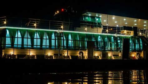 Paseo en catamarán con cena, City of the East - Central de Reservas