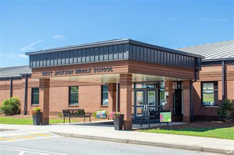 Hoschton, GA City Guide | About Living in Hoschton - Homes.com