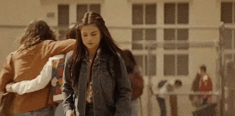 5 Seventies Inspired Hairstyles That Are Making A Comeback | Femina.in