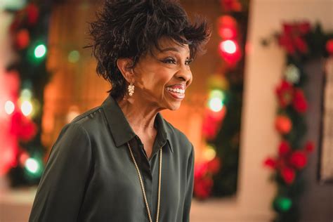 Gladys Knight's Christmas: big family gathering, TV movie | AP News