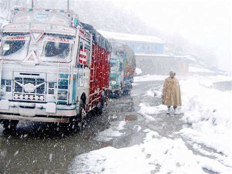 Snowfall in Shopian - Stunning pics: Winter arrives early in Kashmir ...