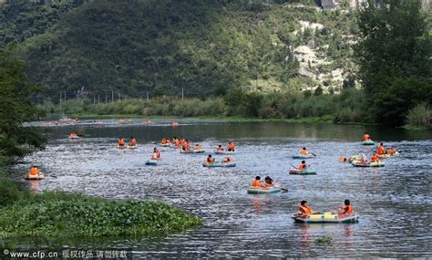 广西东兰香河漂流避暑游客爆满_至德天下网