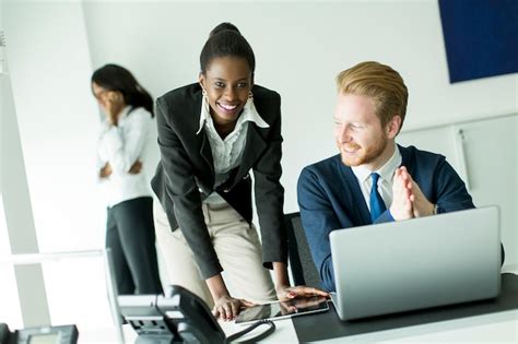 Multiracial Business People 的图像结果