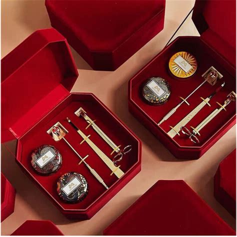 洞房送什么礼物好最新素材