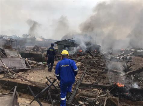 尼日利亚拉各斯油罐车爆炸致30人受伤 20多栋建筑被毁