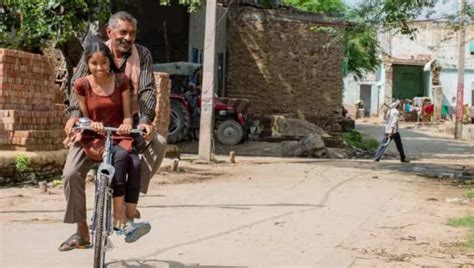 Matto Ki Saikil Trailer: साइकिल में बसती है मट्टो की जान, प्रकाश झा की ...