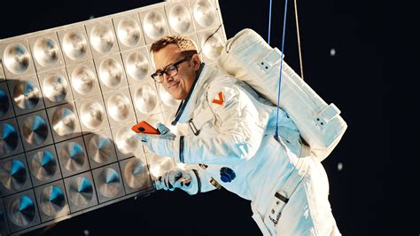 Verizon commercial stars 'Can You Hear Me Now' actor, Buzz Aldrin