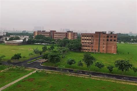 Amity University Greater Noida Campus: Photos, Virtual Tour