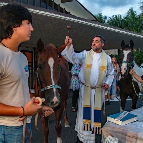 ADOM :: Pets get blessing on St. Francis' feast day