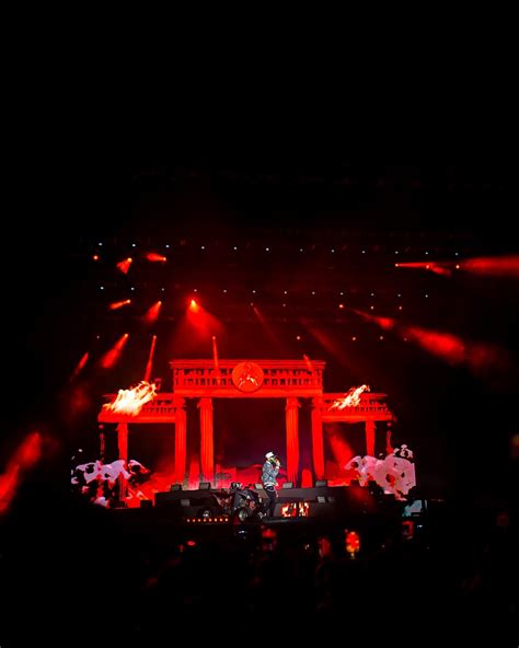 Evolution Square Concerts 的图像结果