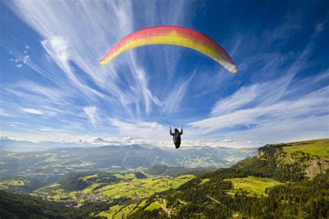 Paragliding in Manali: a delight for adventure seekers, Manali ...
