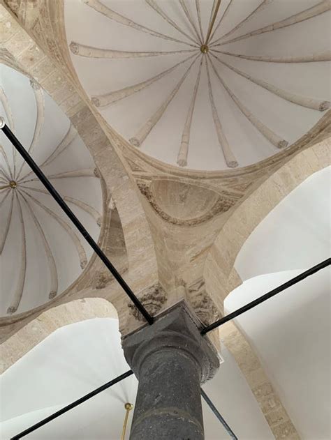 Collum Inside Building 的图像结果