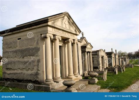Mt. Carmel Cemetery Mausoleums 706587 Stock Photo - Image of tombs ...