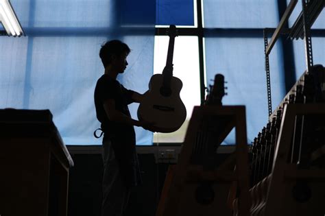 Photos Chine : fabrication de guitares à Zheng'an — Chine Informations